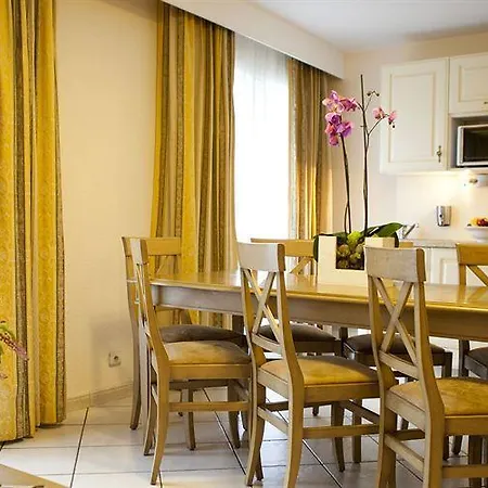La Closerie & Ξενοδοχείο με διαμερίσματα 4*